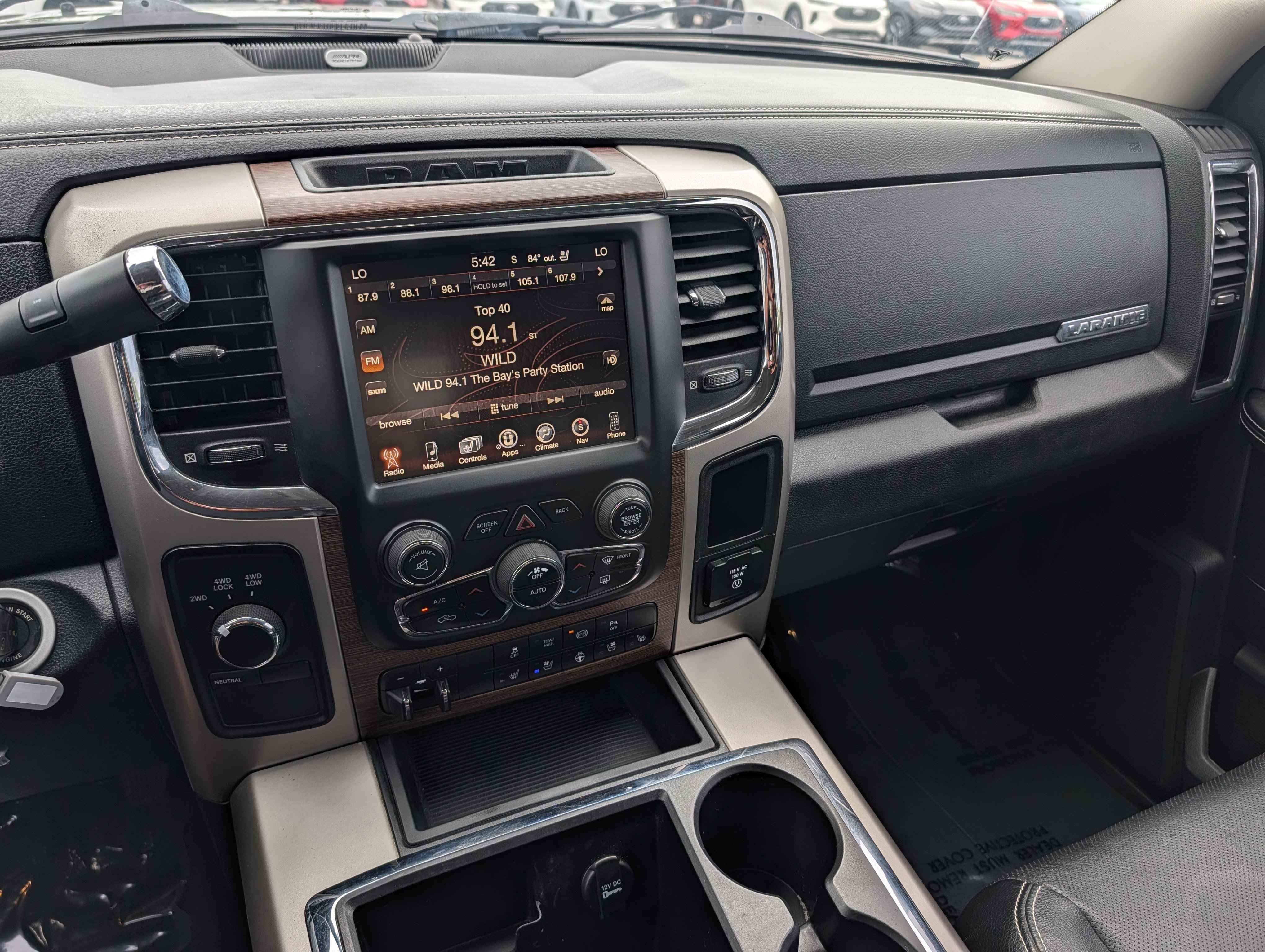 Used 2015 RAM 3500 Laramie w/ Convenience Group AWD/4WD image 28