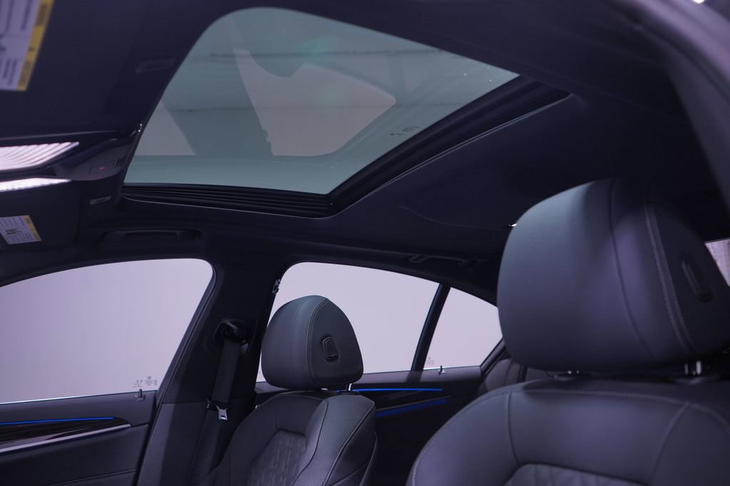 Used 2023 BMW 530e 530e iPerformance w/ Premium Package image 8