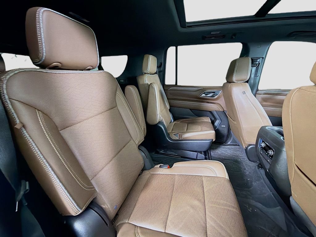 Used 2023 Chevrolet Suburban High Country RWD image 32
