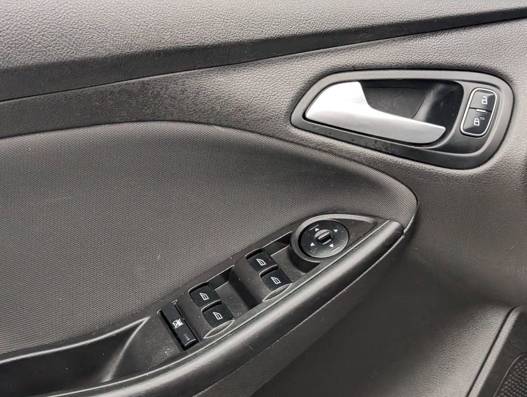 Used 2017 Ford Focus SE w/ Cold Weather Package image 37