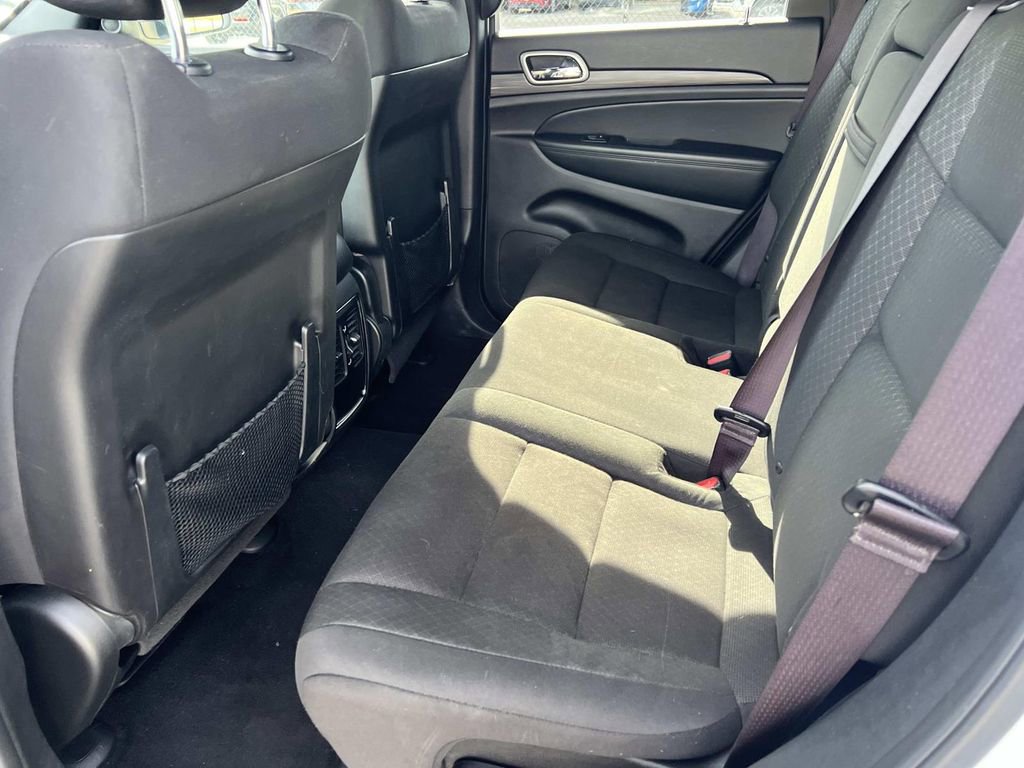 Used 2021 Jeep Grand Cherokee Laredo AWD/4WD image 11