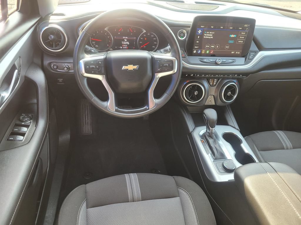 Used 2025 Chevrolet Blazer LT AWD/4WD image 14