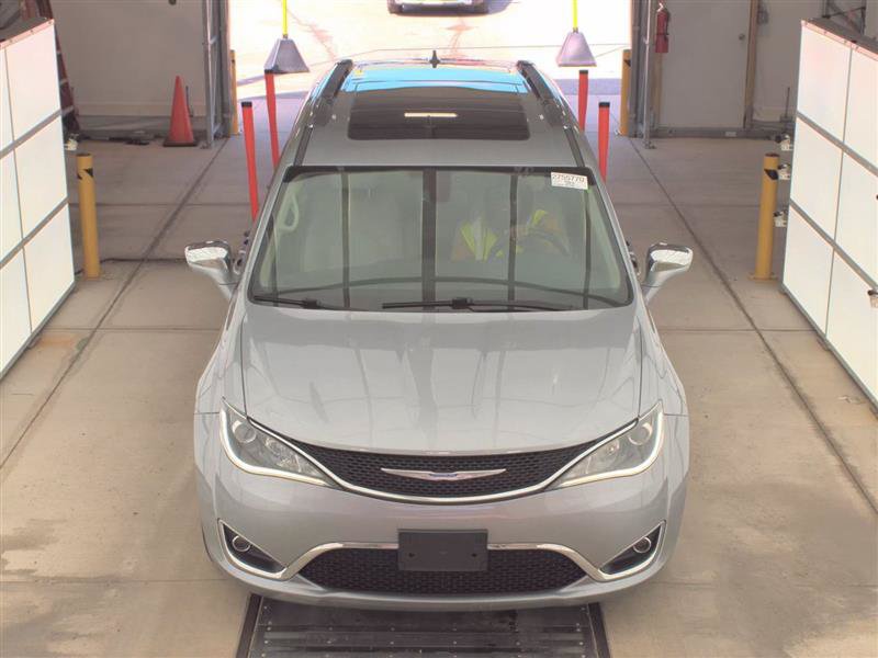 Used 2020 Chrysler Pacifica Limited FWD image 2