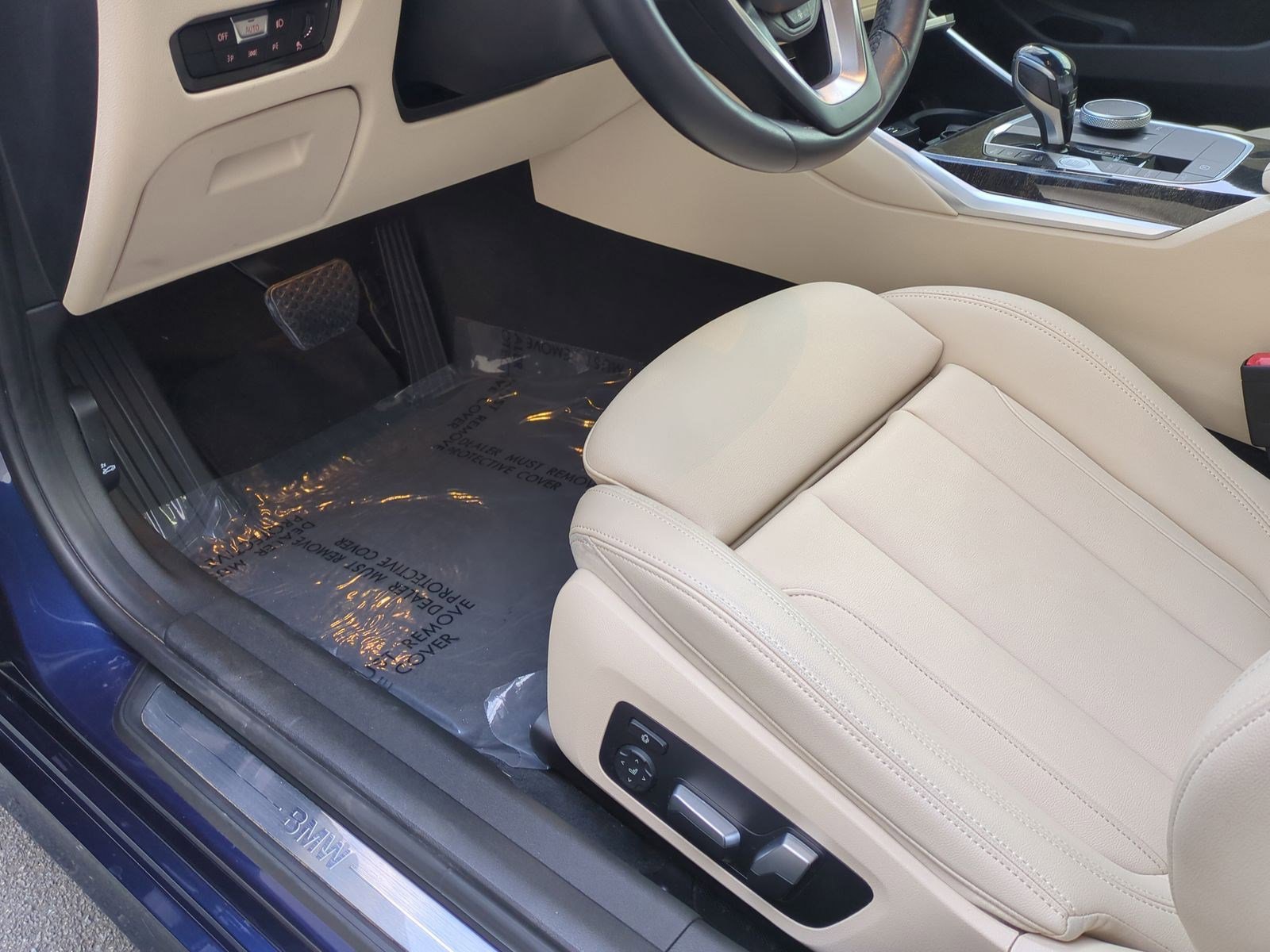 Used 2020 BMW 330i Sedan w/ Premium Package image 17