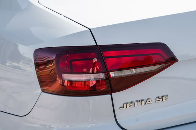 Used 2017 Volkswagen Jetta SE image 49