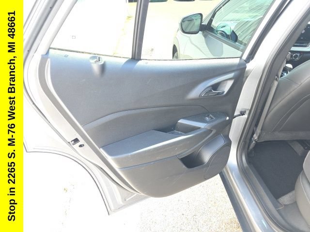 Used 2025 Chevrolet Trax LT FWD image 34