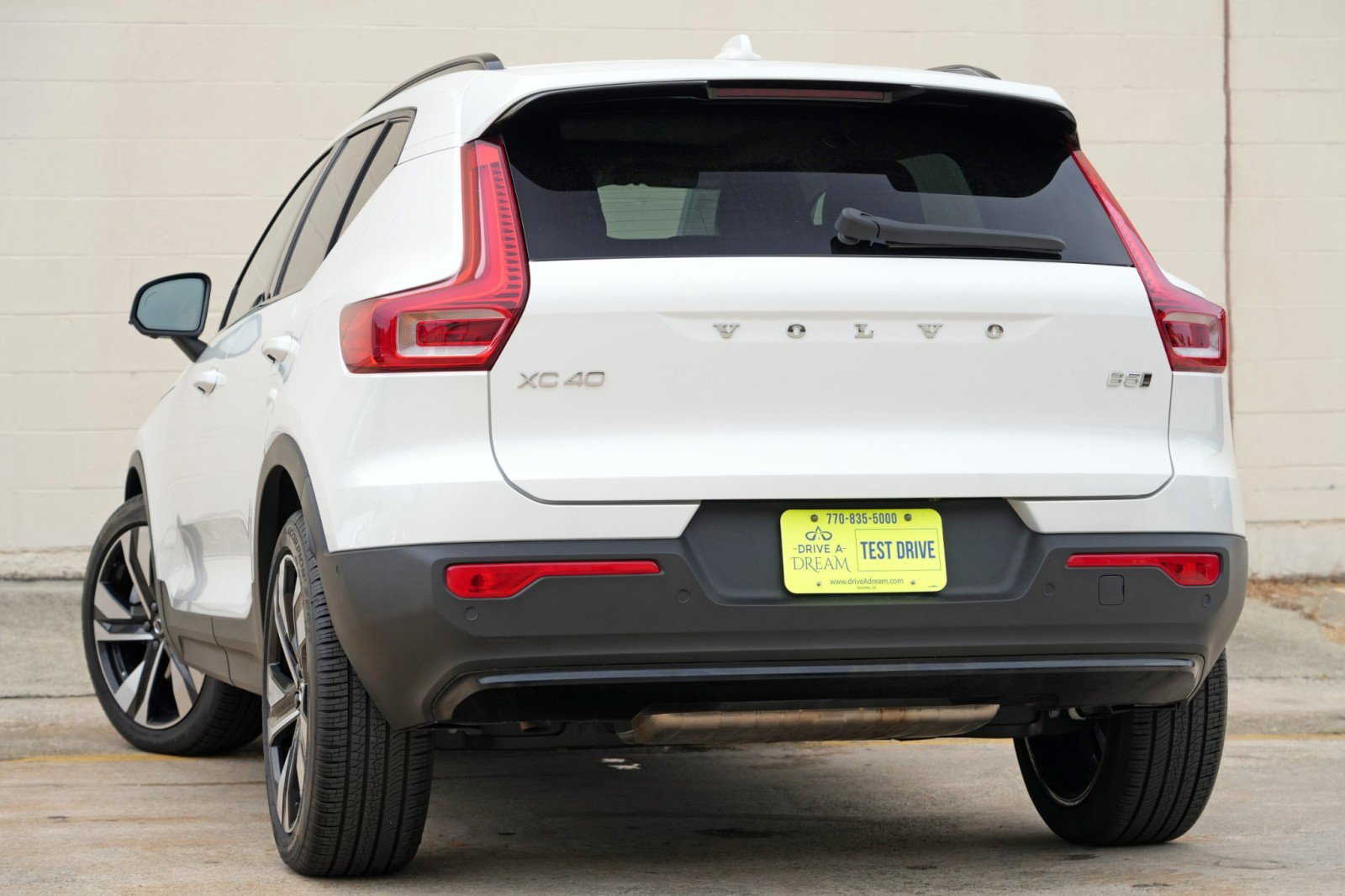 Used 2025 Volvo XC40 B5 Plus w/ Protection Package Premier AWD/4WD image 6