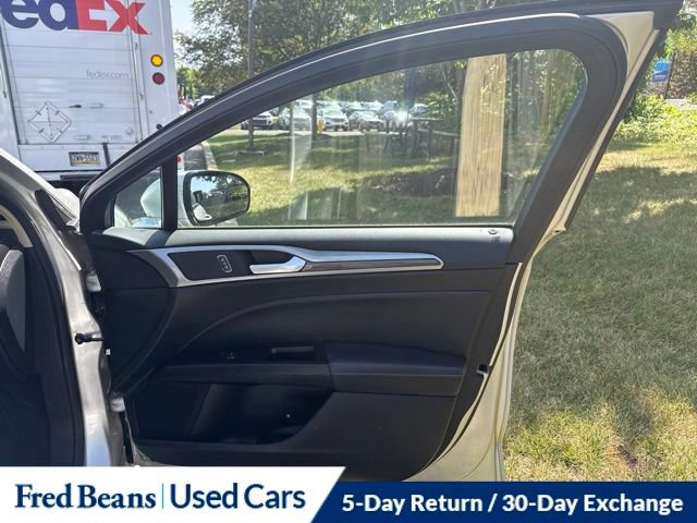 Used 2017 Ford Fusion SE w/ Fusion SE Technology Package FWD image 21