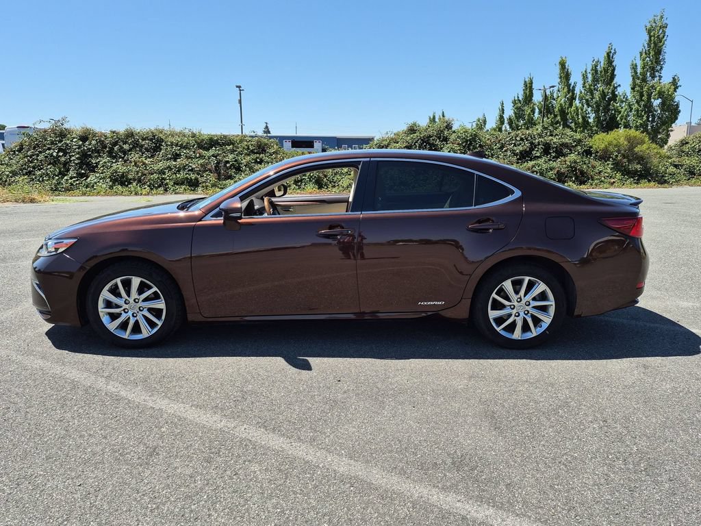 Used 2017 Lexus ES 300h w/ Navigation System Package FWD image 11