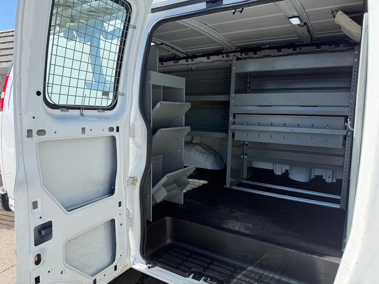 Used 2014 Chevrolet Express 2500 image 34