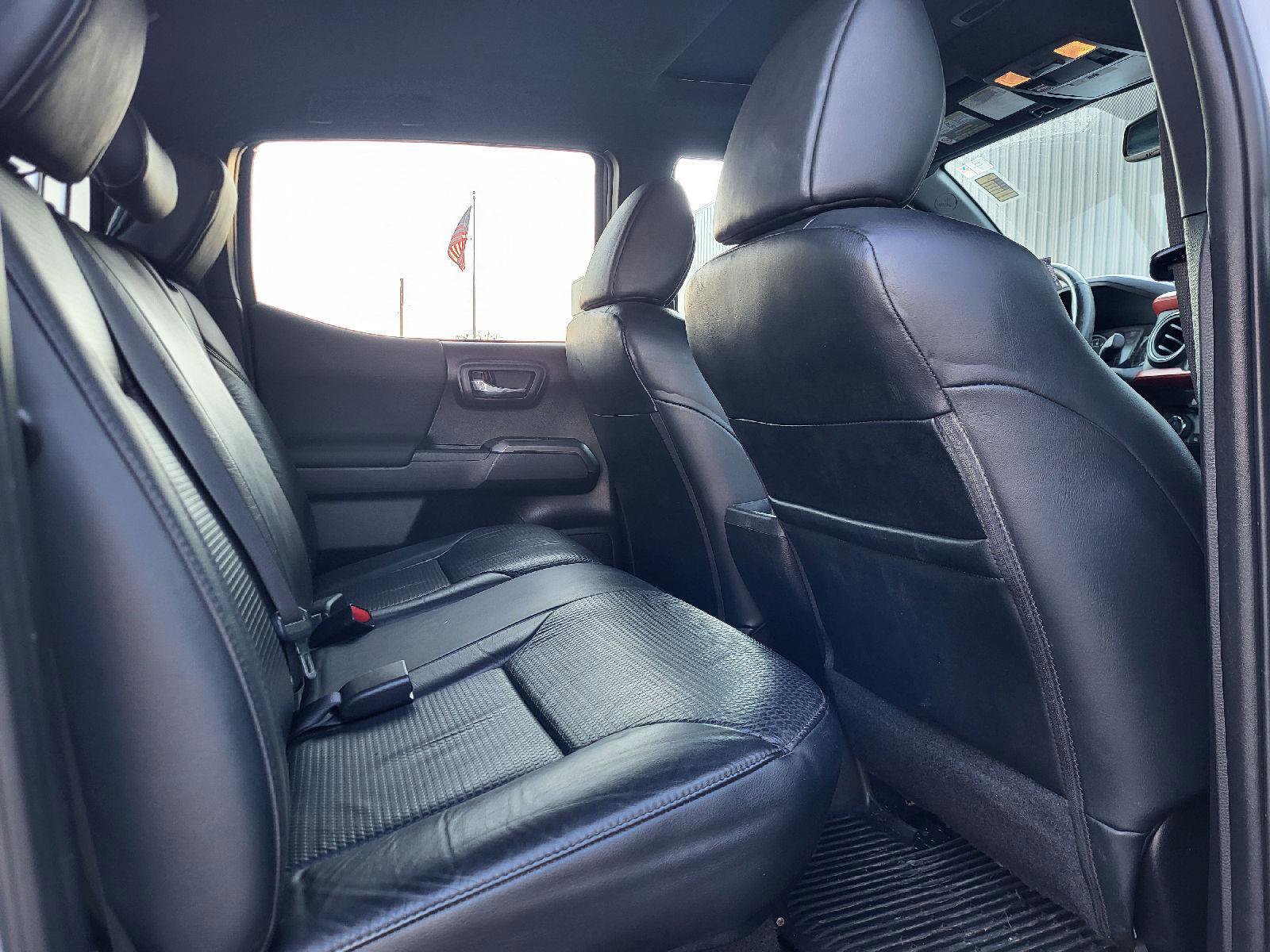 Used 2020 Toyota Tacoma TRD Sport image 11