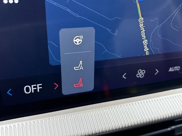 Used 2025 Ford Explorer Active w/ Active Comfort Package image 18