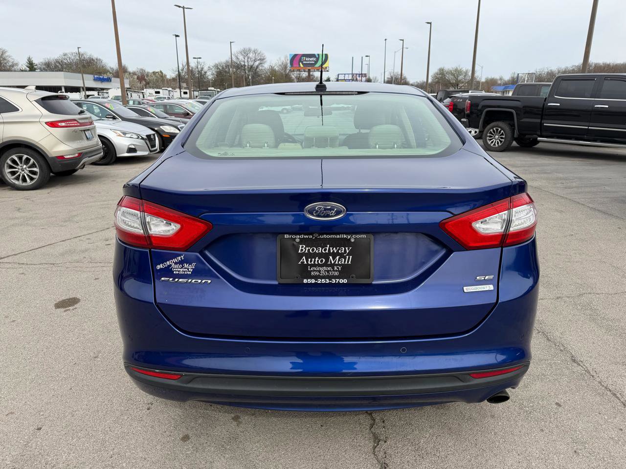 Used 2016 Ford Fusion SE image 4