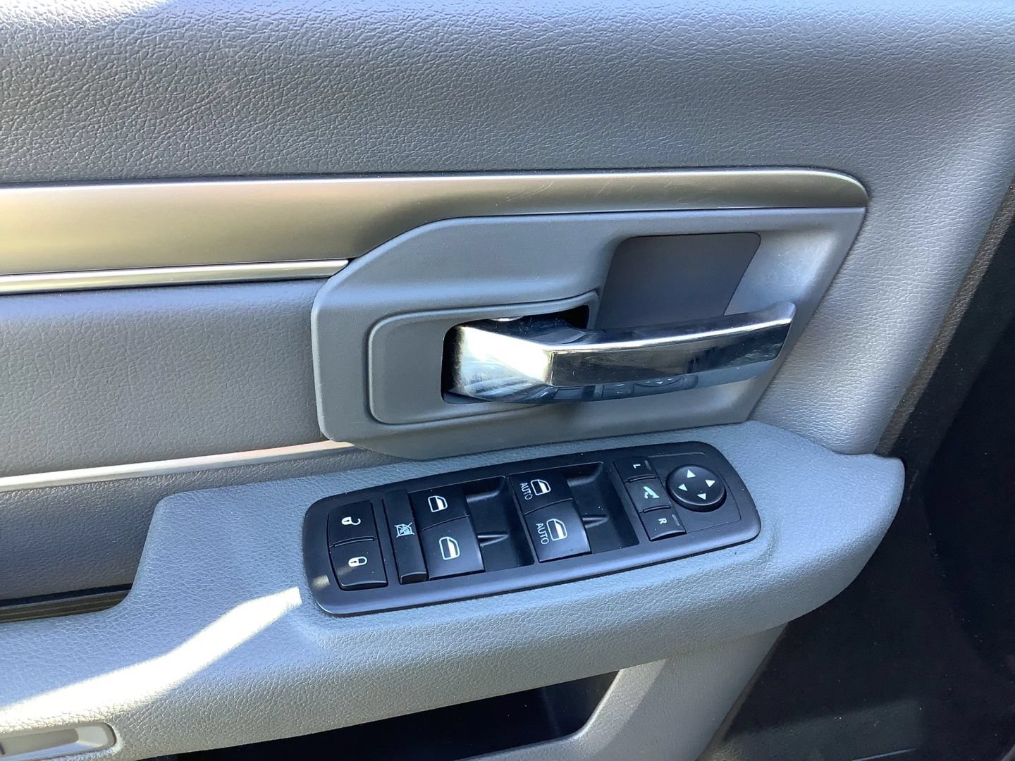 Used 2019 RAM 1500 Classic SLT w/ Luxury Group AWD/4WD image 26