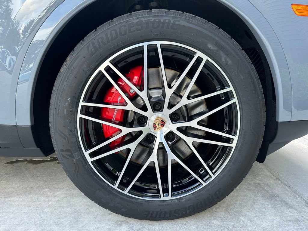 Used 2025 Porsche Cayenne S image 40