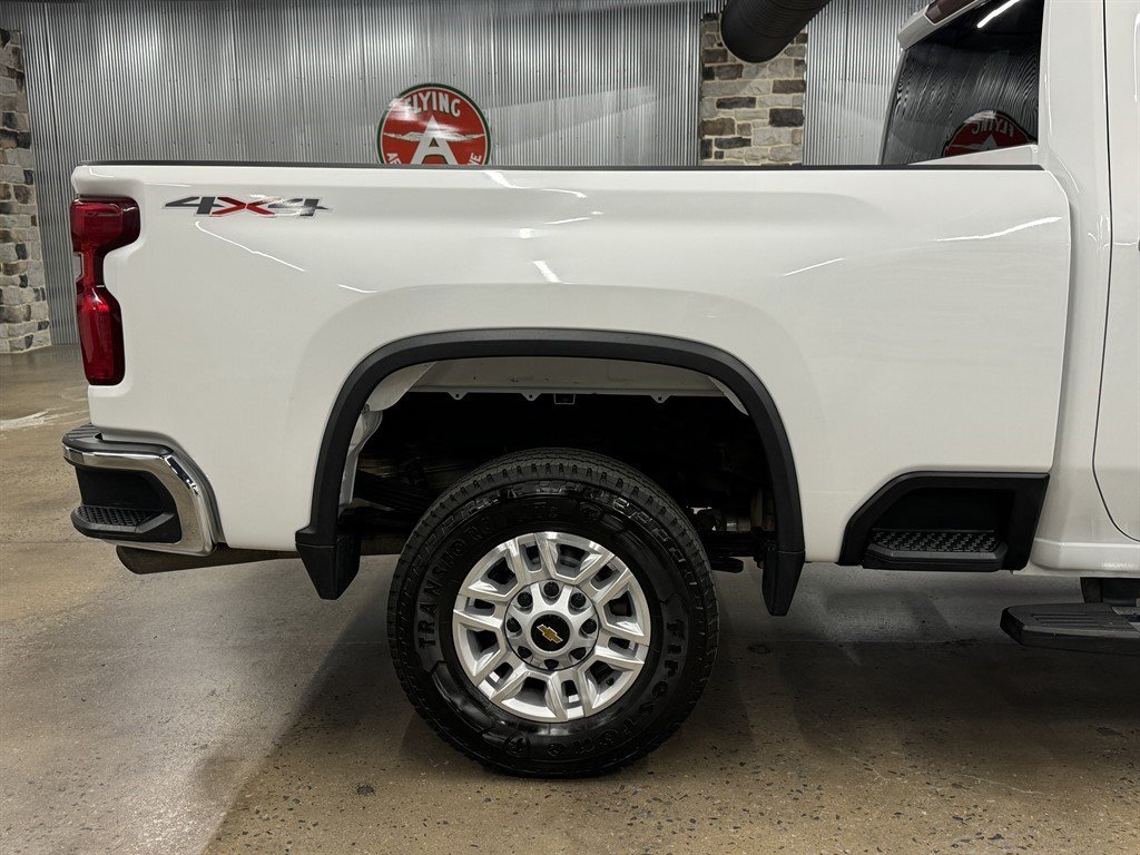 Used 2022 Chevrolet Silverado 2500 LT AWD/4WD image 16
