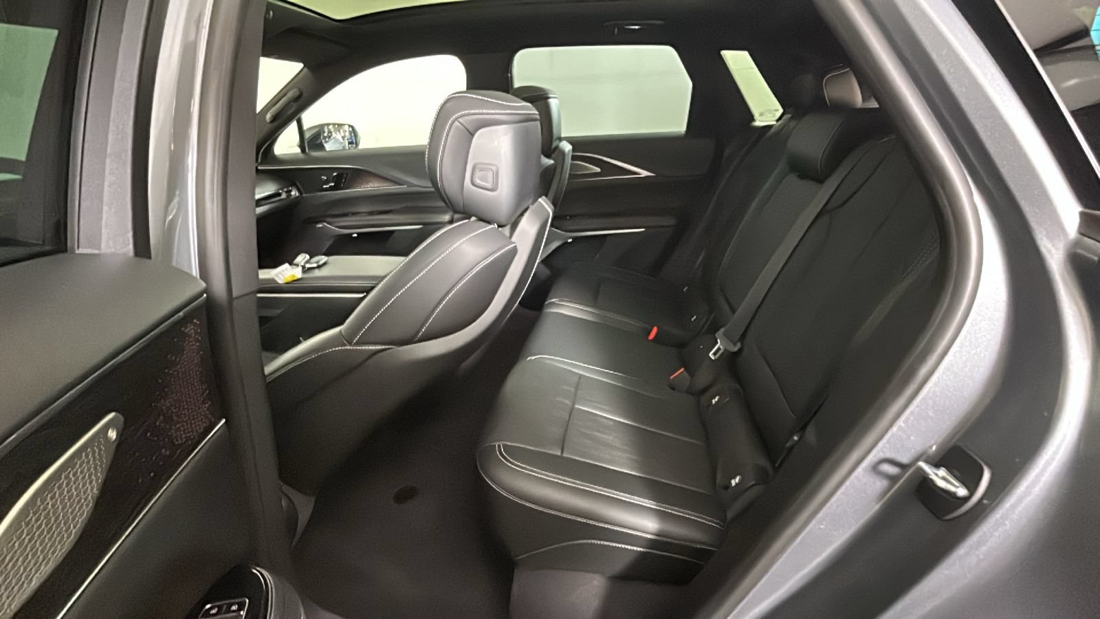 Used 2023 Cadillac Lyriq AWD image 33