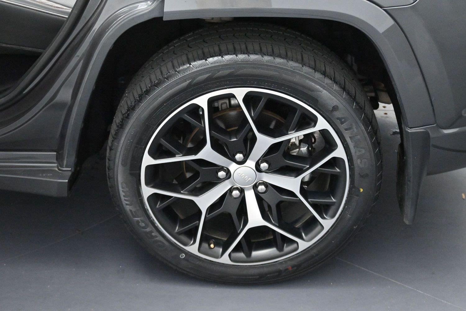 Used 2022 Jeep Grand Cherokee Summit AWD/4WD image 28