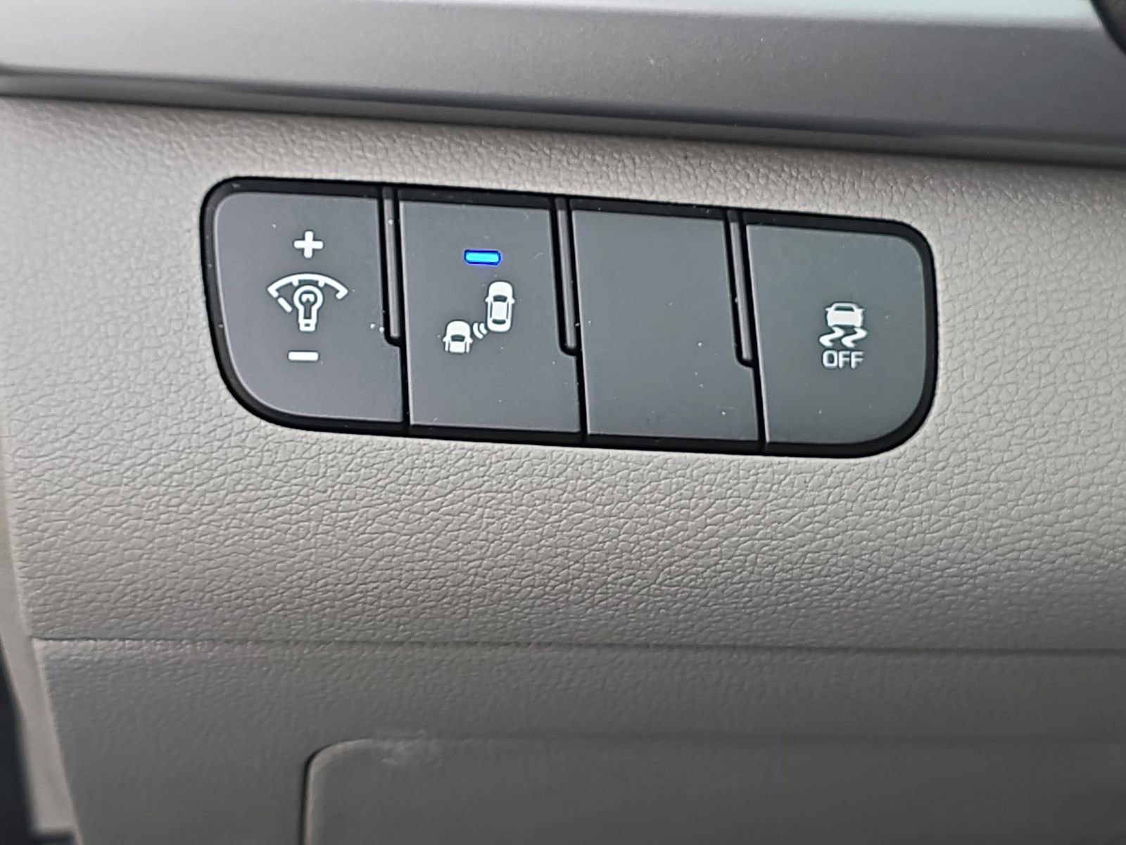 Used 2018 Hyundai Elantra Limited w/ Cargo Package image 30