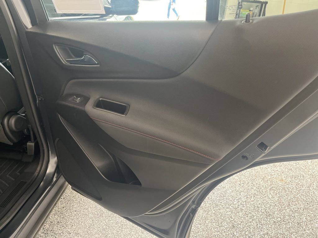 Used 2022 Chevrolet Equinox RS w/ RS Leather Package FWD image 30