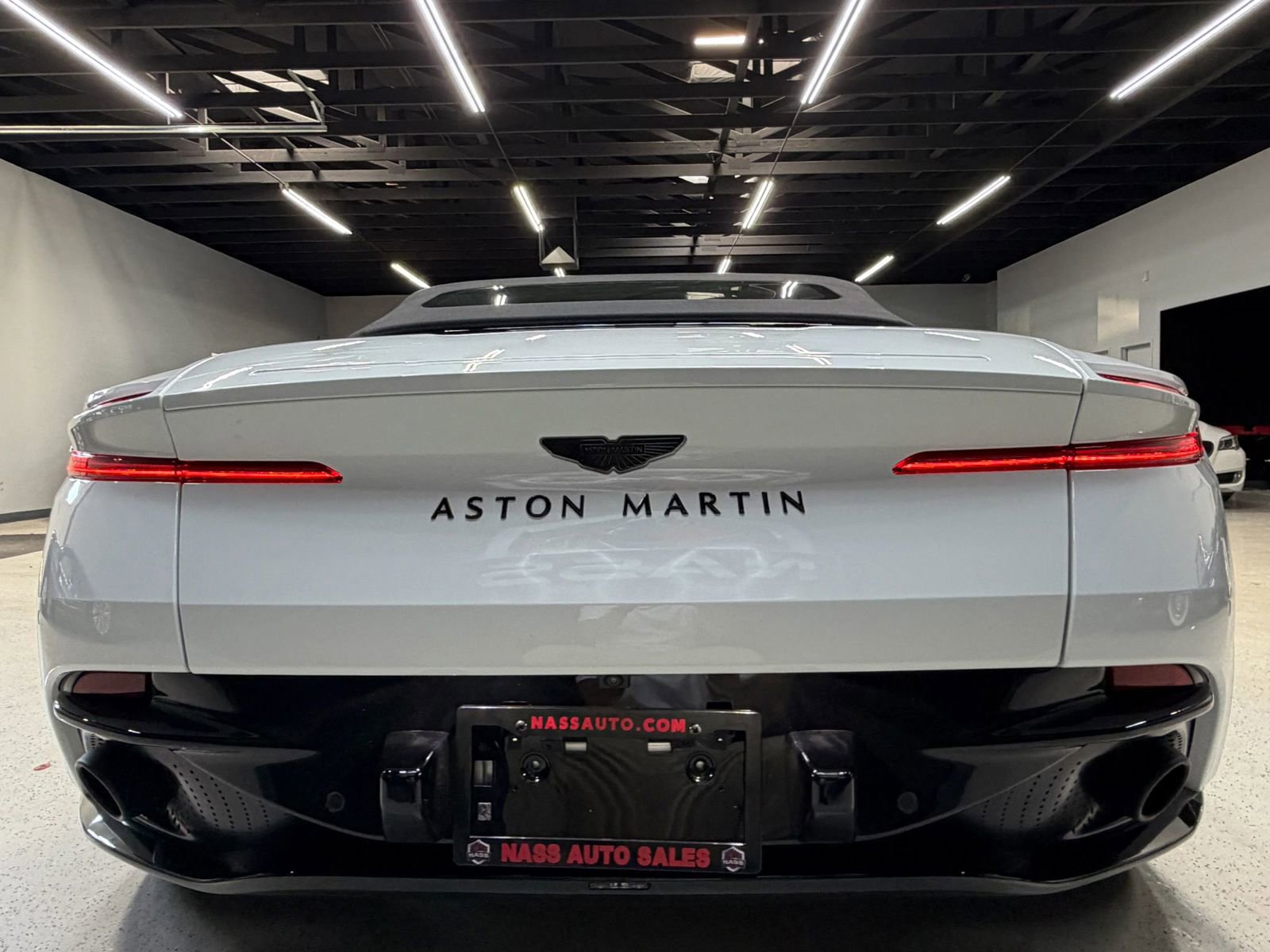 Used 2024 Aston Martin DB12 Convertible RWD image 34