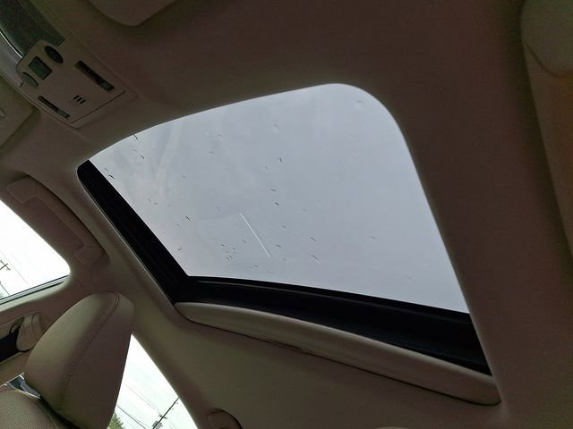 Used 2017 Lexus IS 200t w/ Premium Package RWD image 14