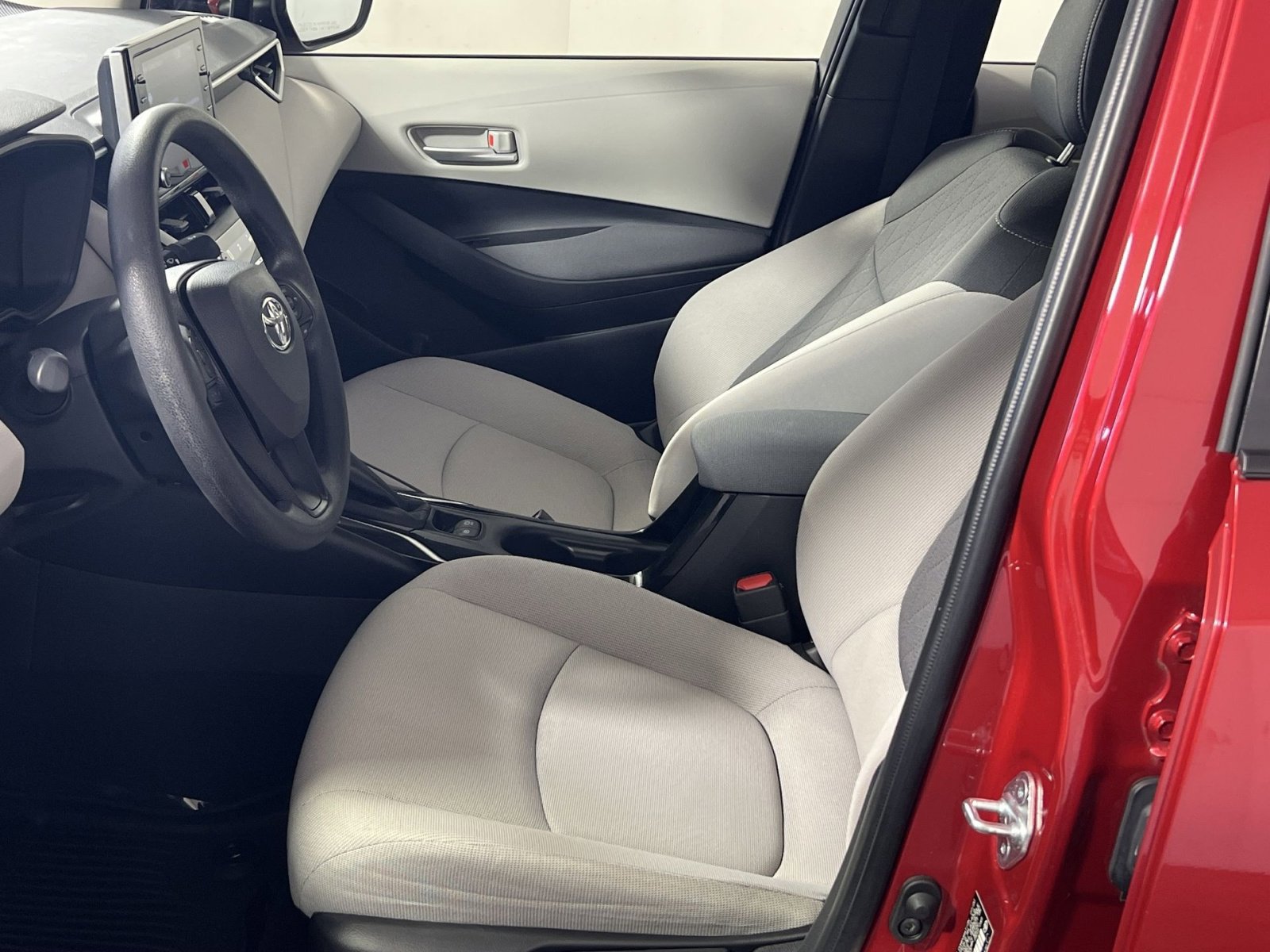 Used 2021 Toyota Corolla LE image 8