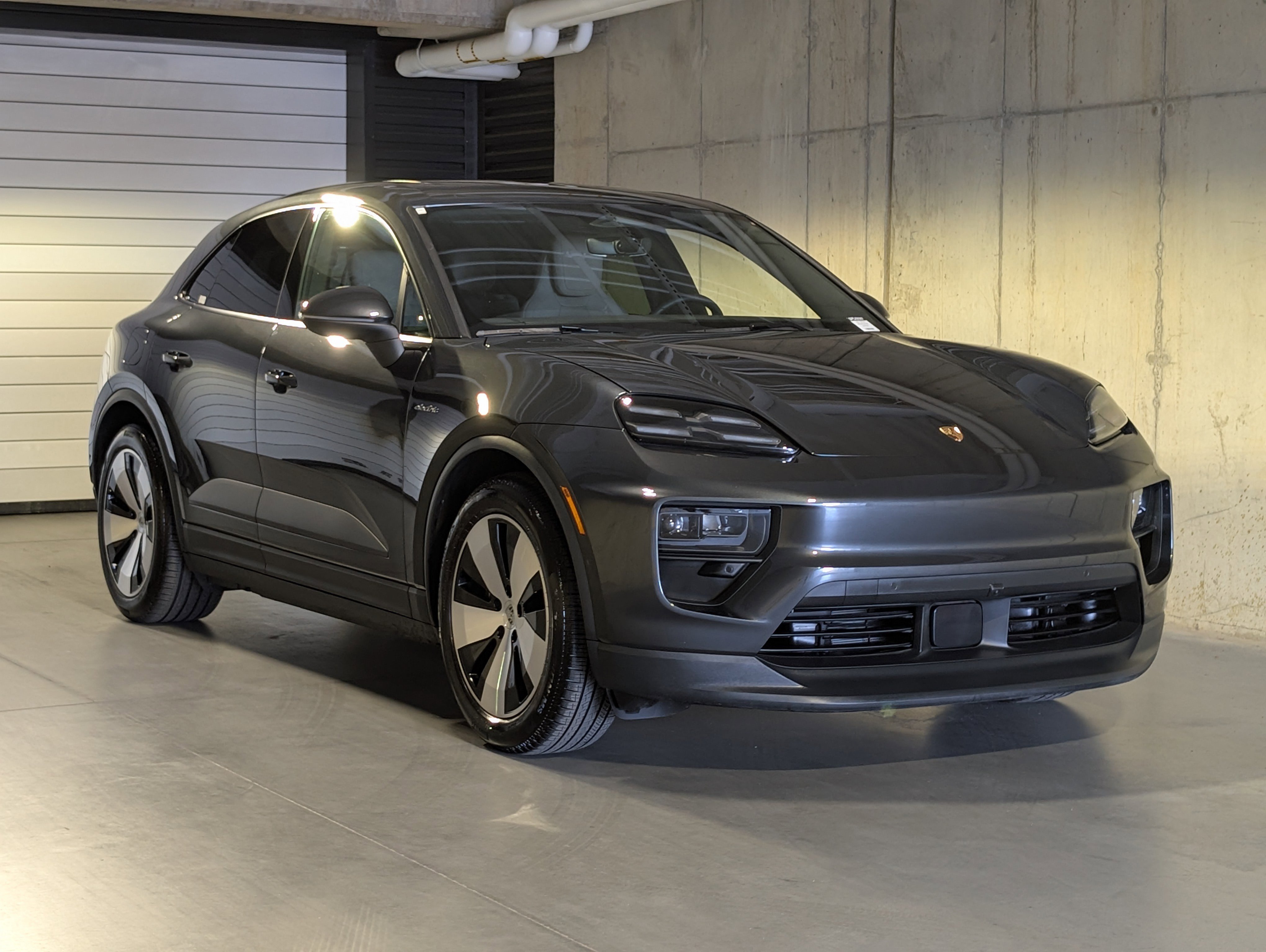 Certified 2025 Porsche Macan Electric image 11