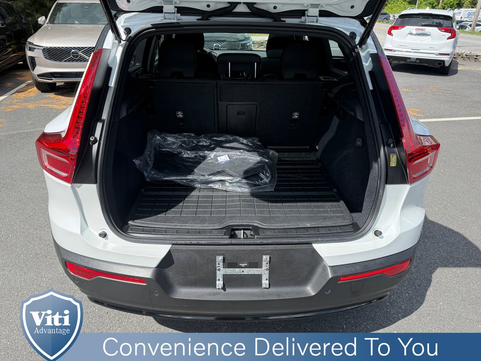 Used 2023 Volvo XC40 Recharge Ultimate w/ Protection Package Premier AWD/4WD image 24