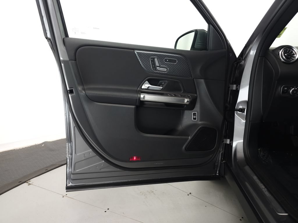Certified 2026 Mercedes-Benz GLB 250 4MATIC image 5