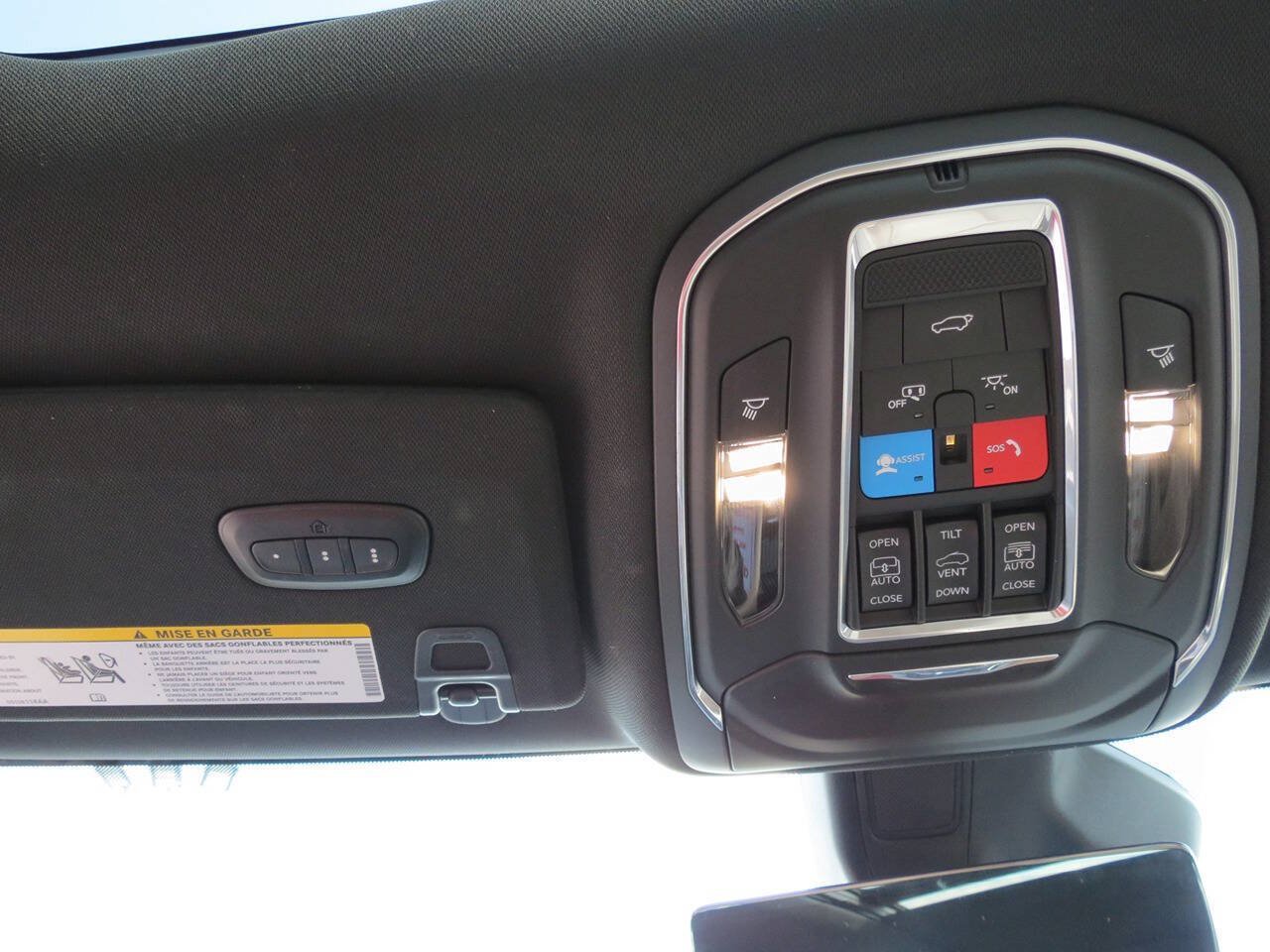 Used 2024 Jeep Grand Cherokee Limited w/ Luxury Tech Group II AWD/4WD image 15