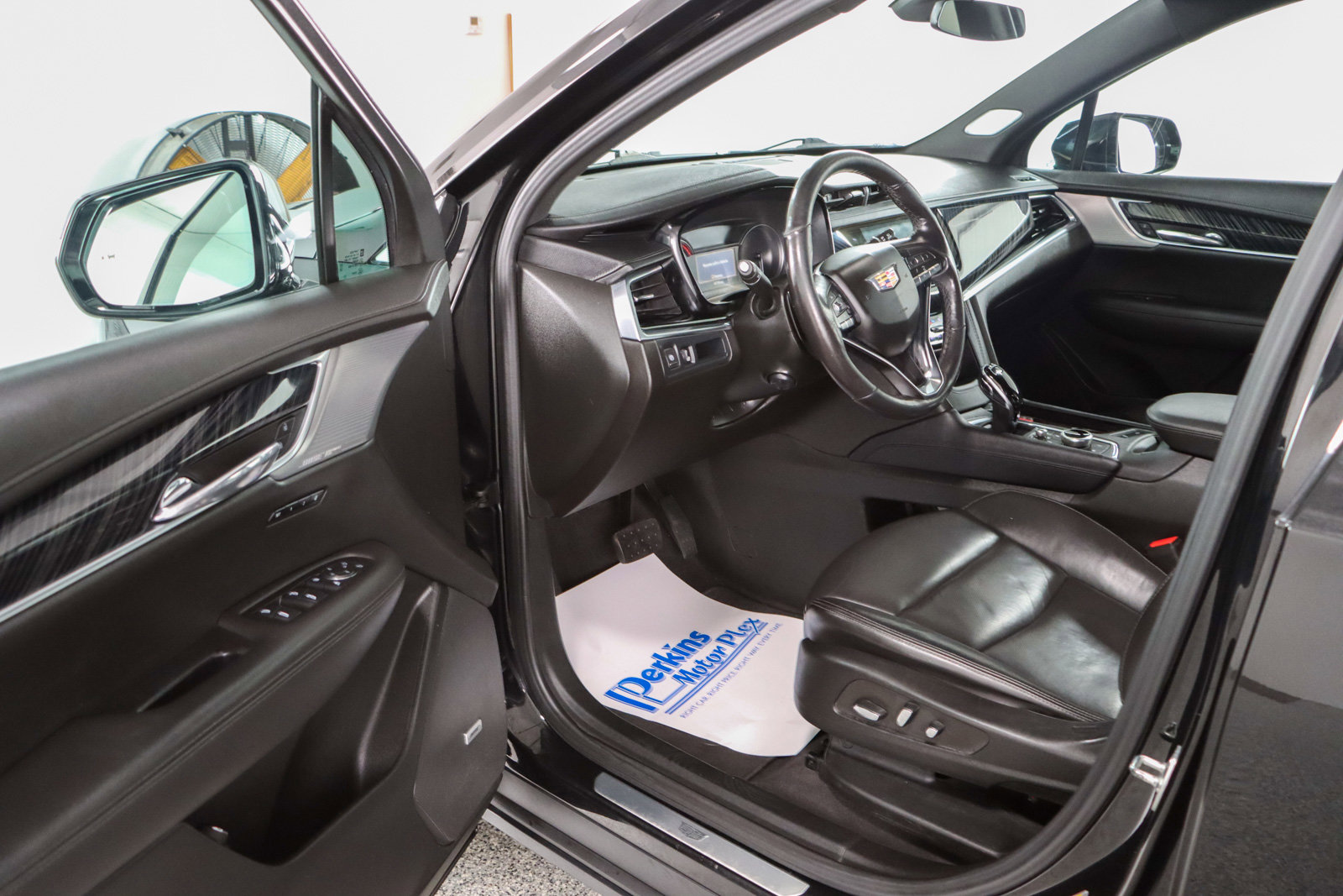 Used 2024 Cadillac XT6 Premium Luxury AWD/4WD image 3