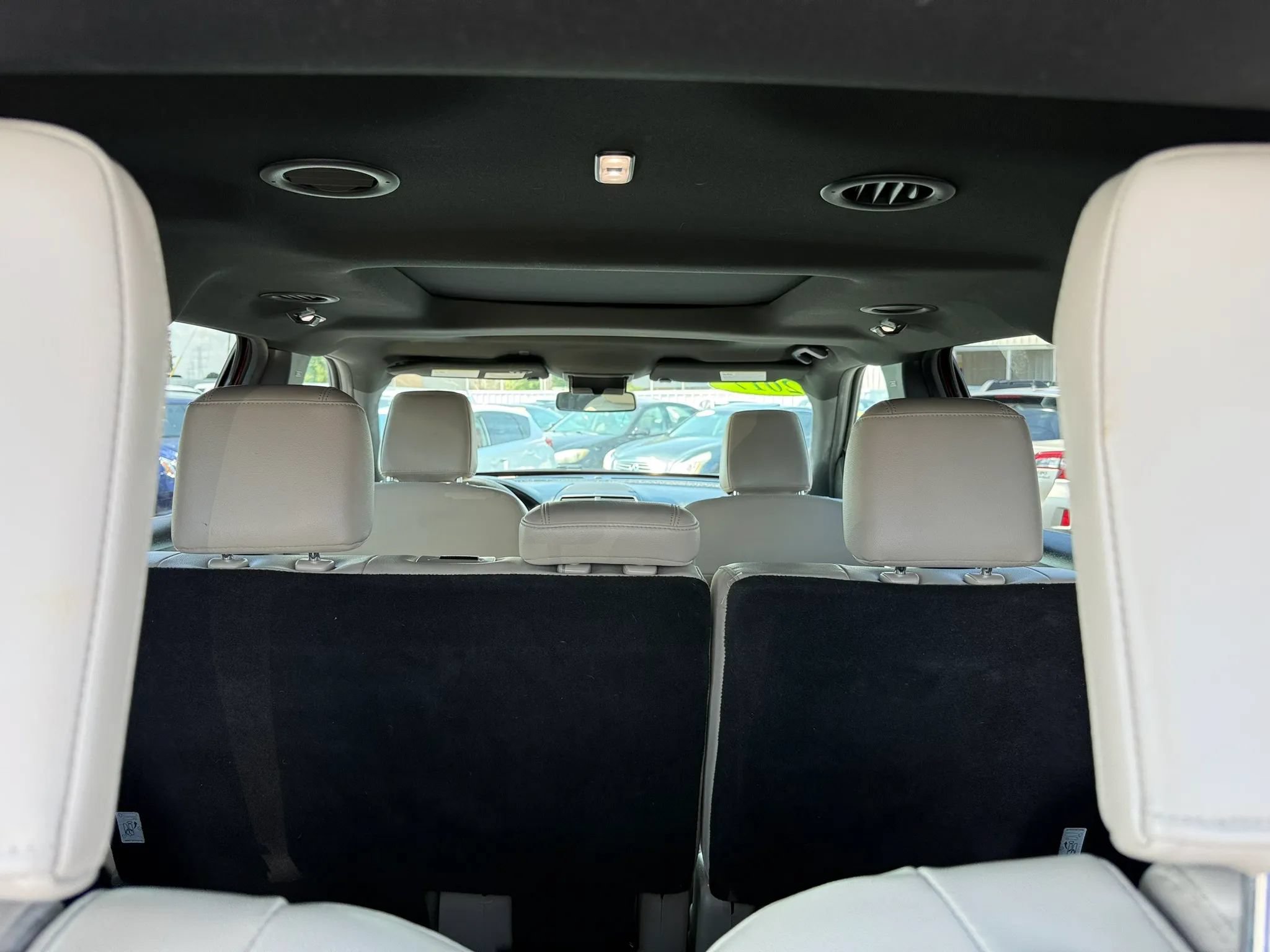Used 2018 Ford Explorer XLT w/ Equipment Group 202A FWD image 6