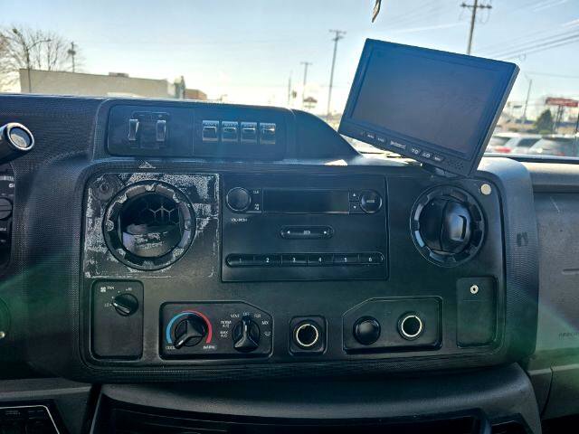 Used 2017 Ford E-450 and Econoline 450 Super Duty w/ Power Windows & Locks Group RWD image 15