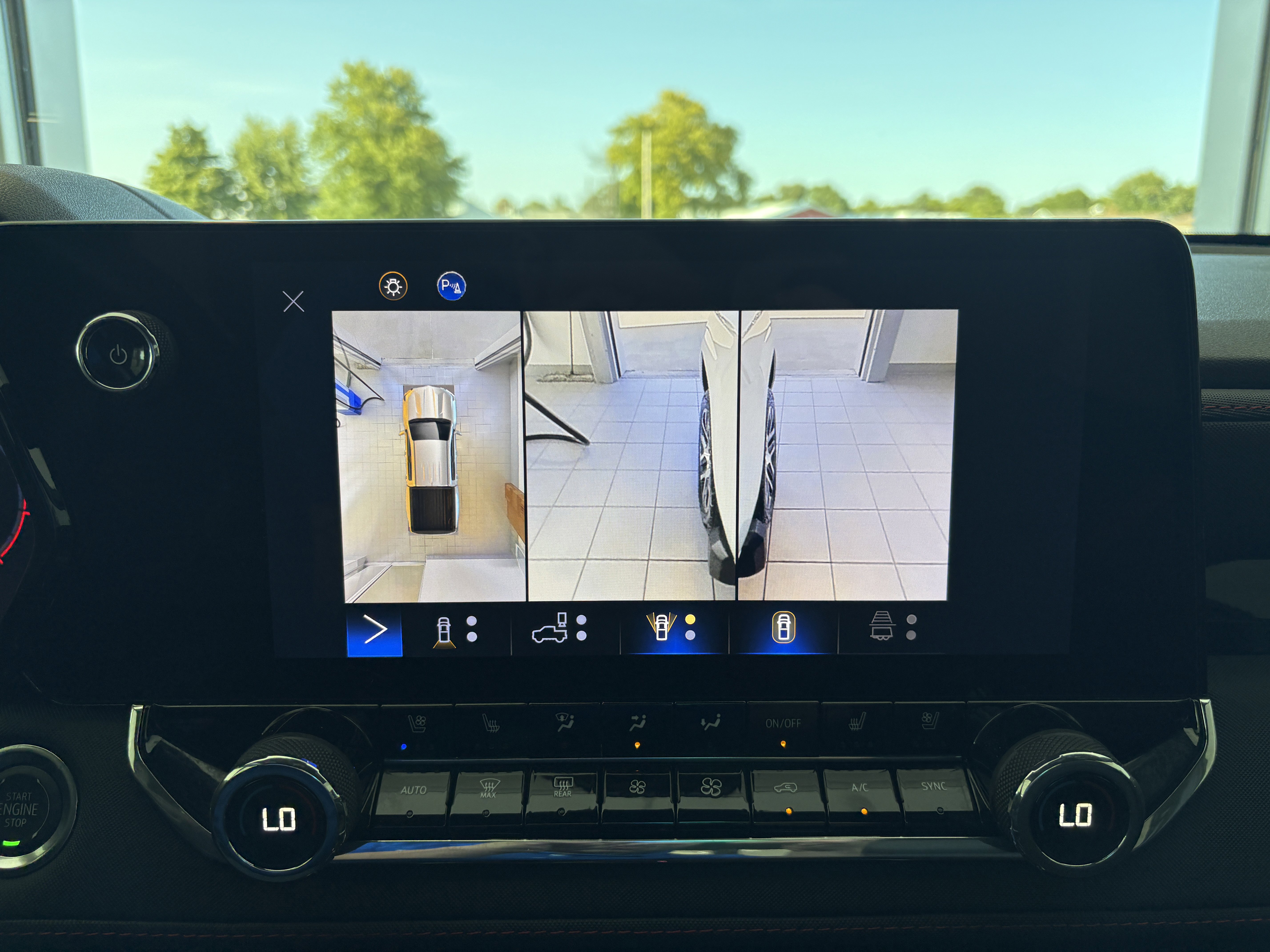 Used 2024 Chevrolet Colorado Z71 w/ Z71 Convenience Package 2 image 18