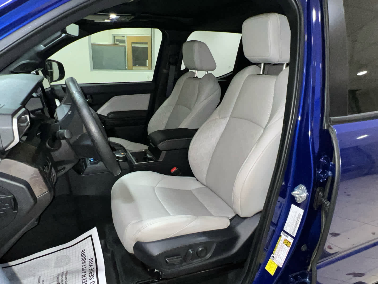 Used 2024 Toyota Tacoma Limited w/ Limited Package (LT) image 15