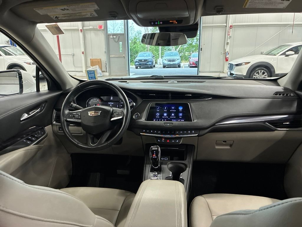 Used 2022 Cadillac XT4 Luxury w/ Cold Weather Package AWD/4WD image 13