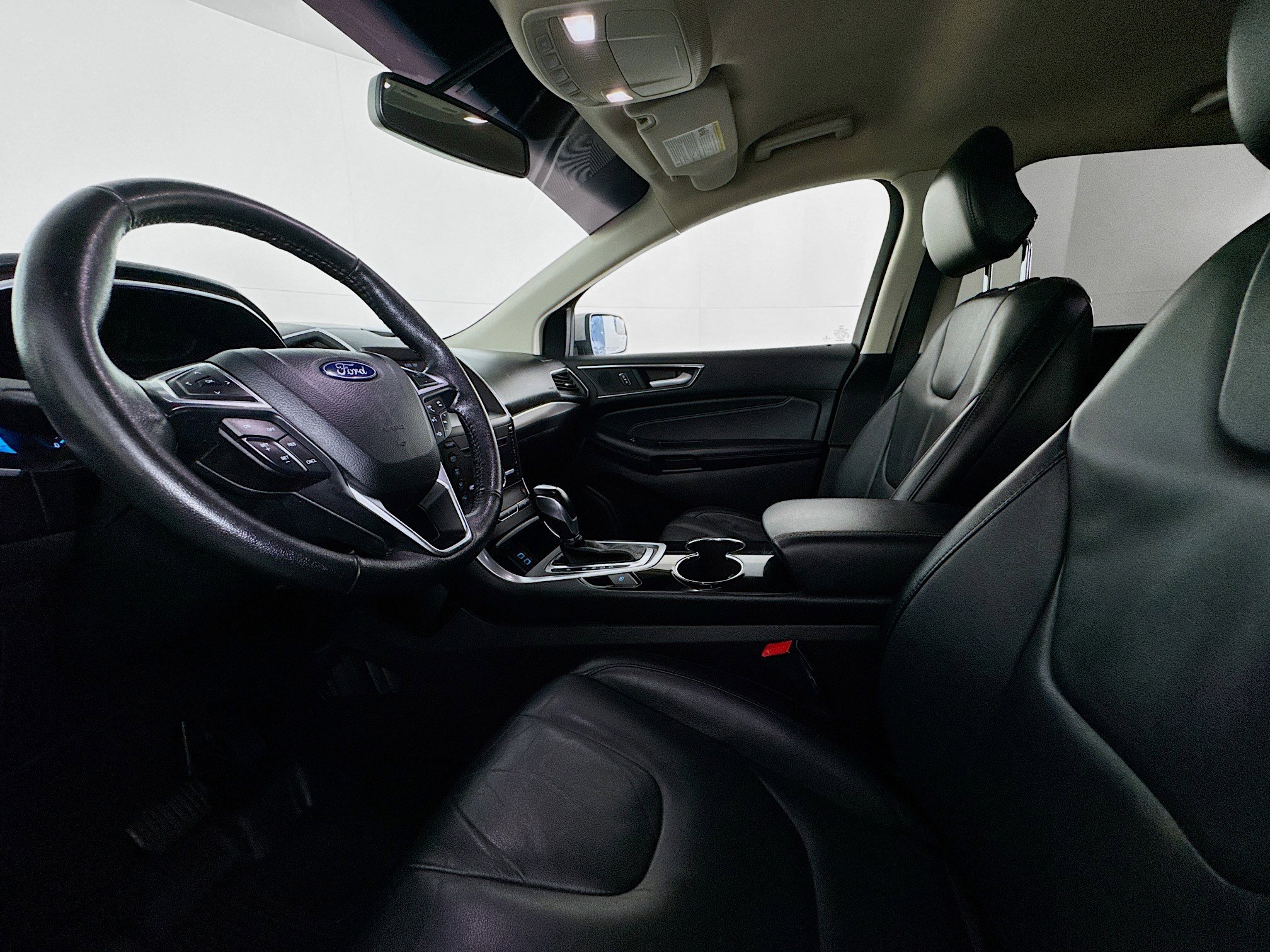 Used 2018 Ford Edge Titanium FWD image 21