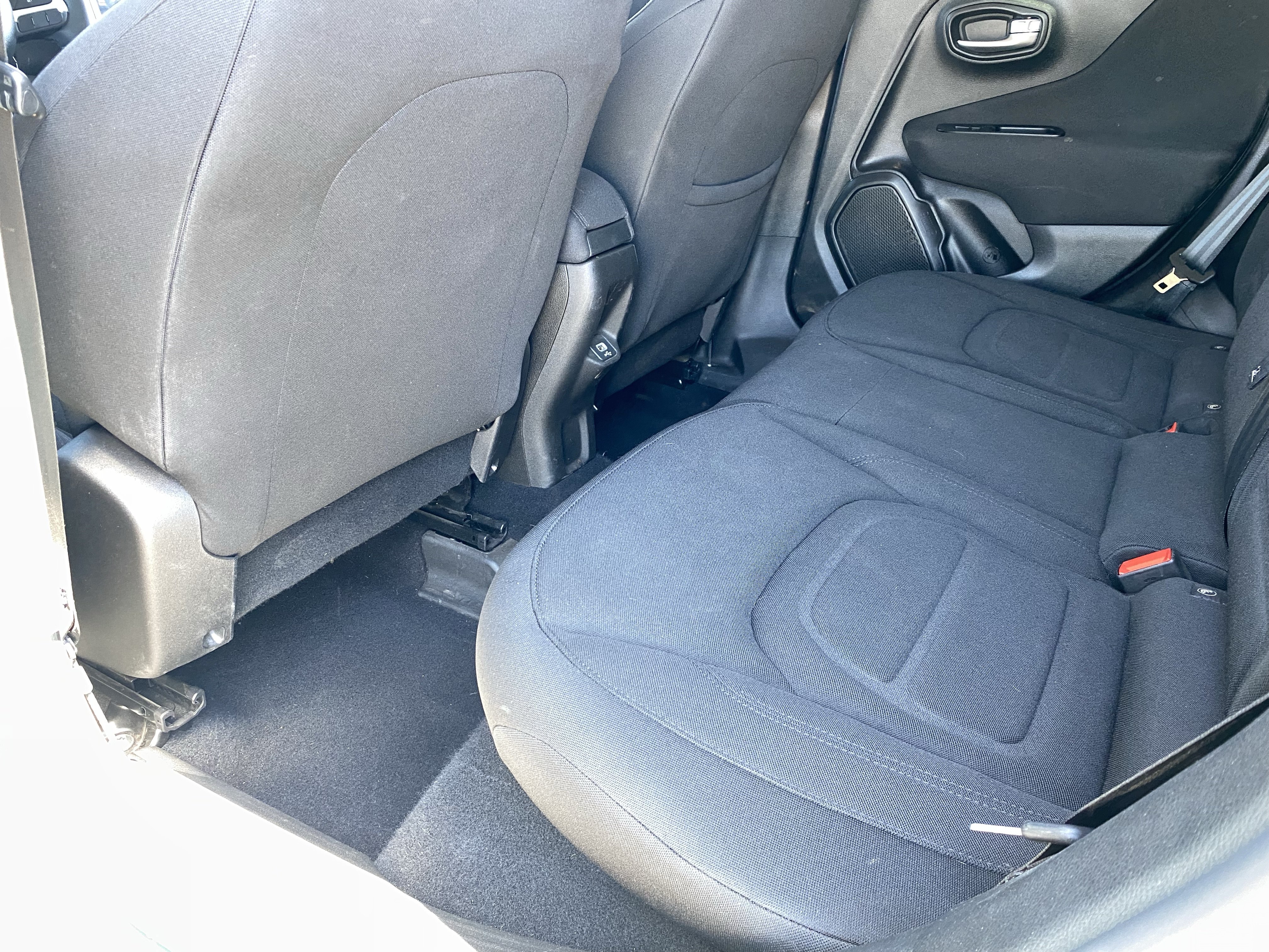 Used 2021 Jeep Renegade Latitude FWD image 15