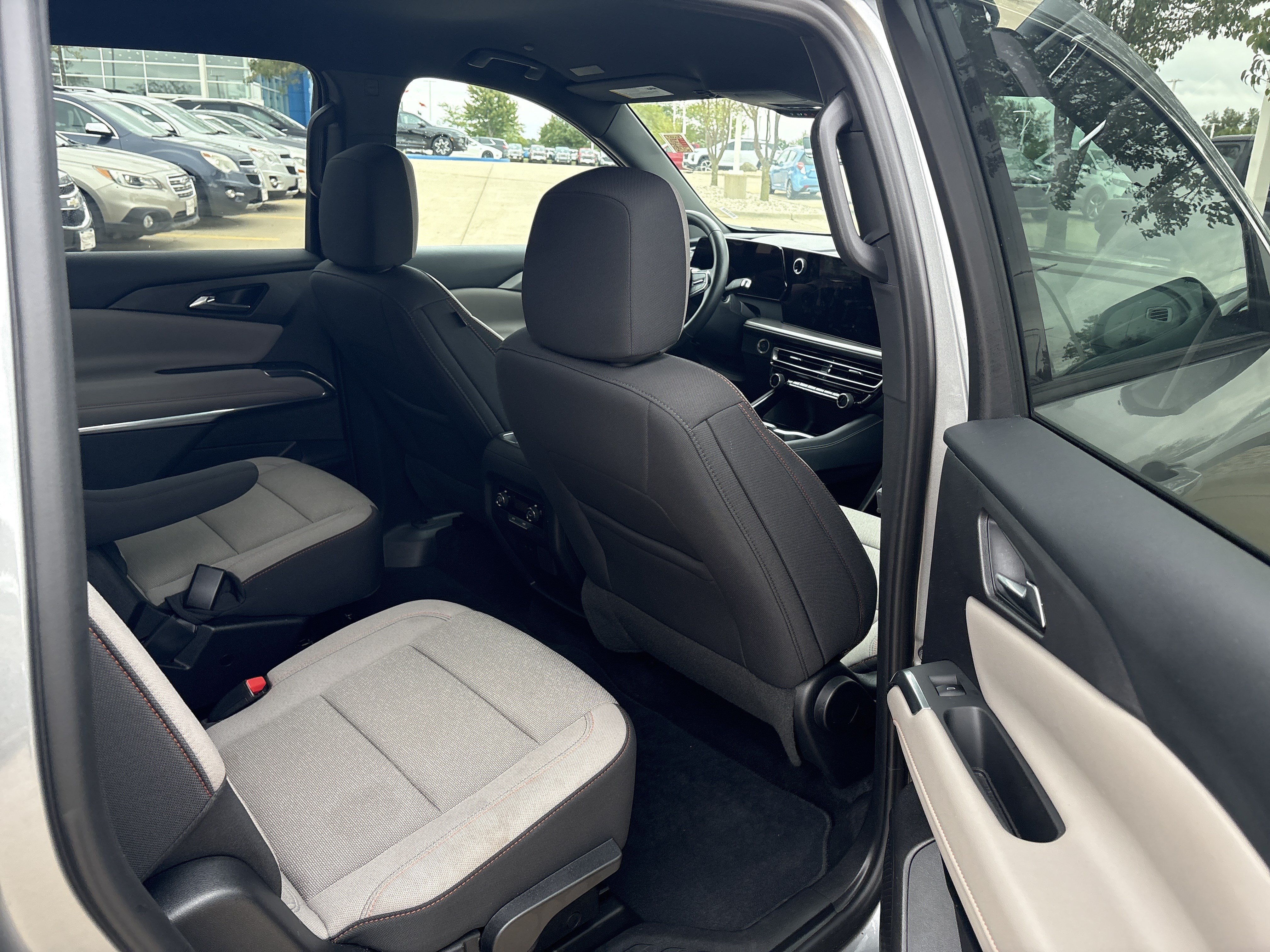 Used 2026 Chevrolet Traverse LT w/ Driver Confidence Package FWD image 13