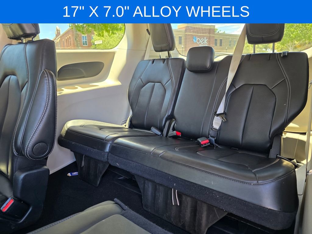 Used 2024 Chrysler Pacifica Touring-L FWD image 30