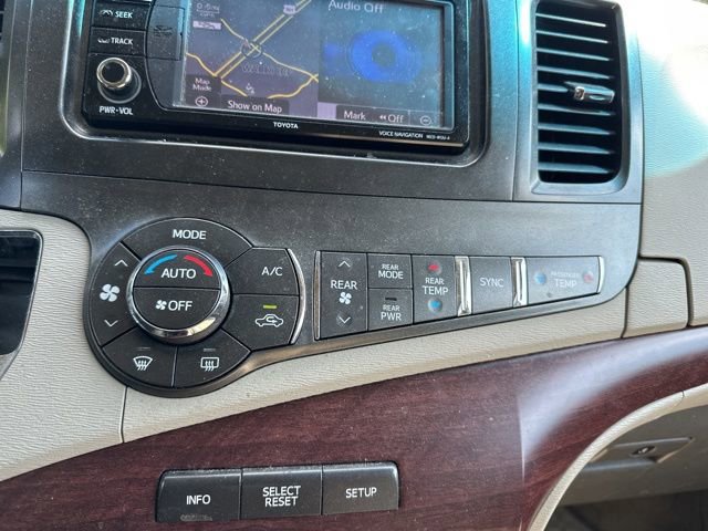 Used 2013 Toyota Sienna XLE FWD image 12