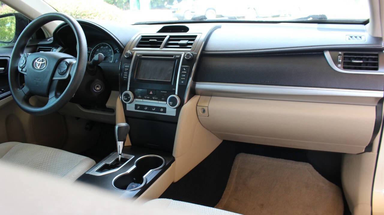 Used 2012 Toyota Camry LE image 29