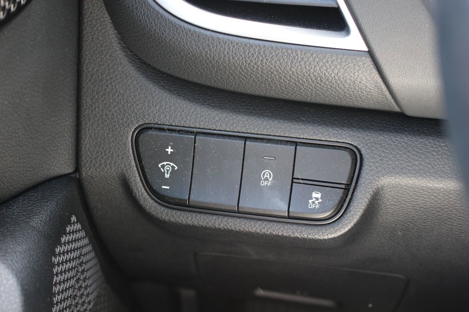 Certified 2025 Kia Seltos EX w/ EX Sunroof Package image 18