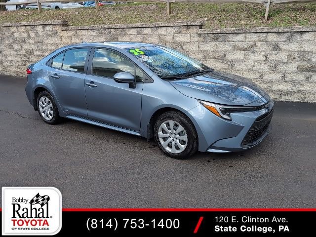 Used 2025 Toyota Corolla LE image 1