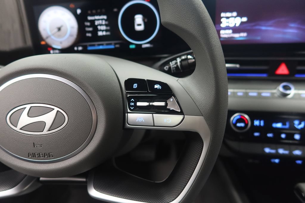 Used 2024 Hyundai Elantra Blue FWD image 17