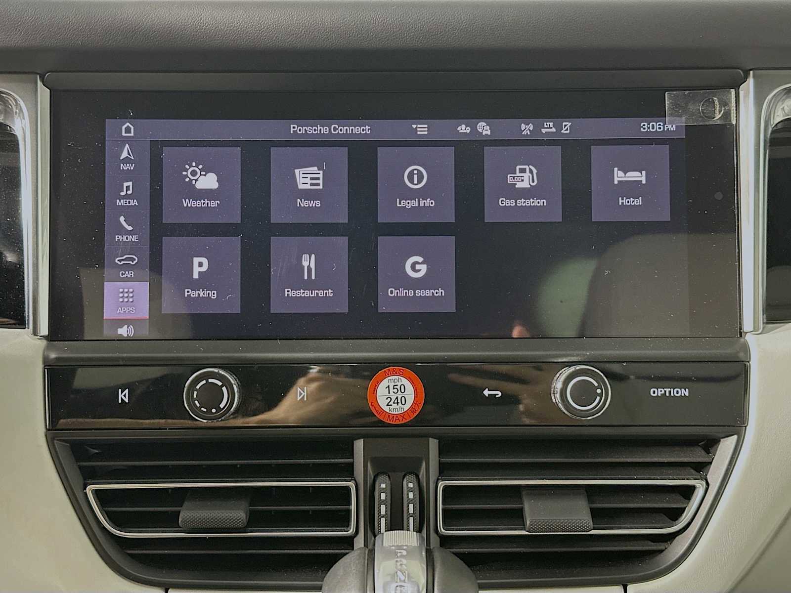 Certified 2025 Porsche Macan image 18