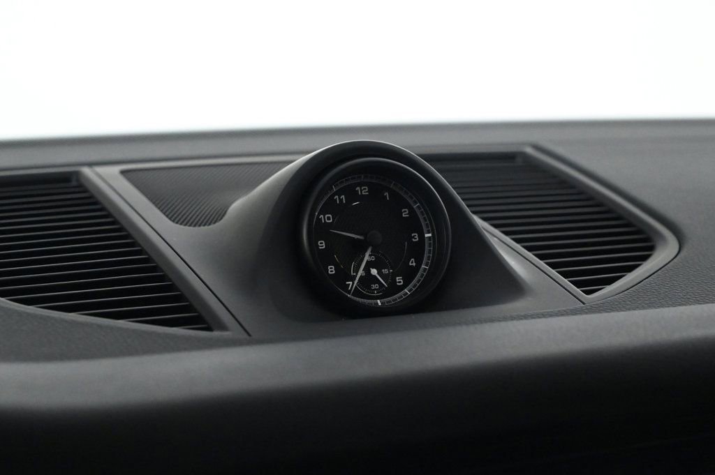 Certified 2024 Porsche Macan image 24