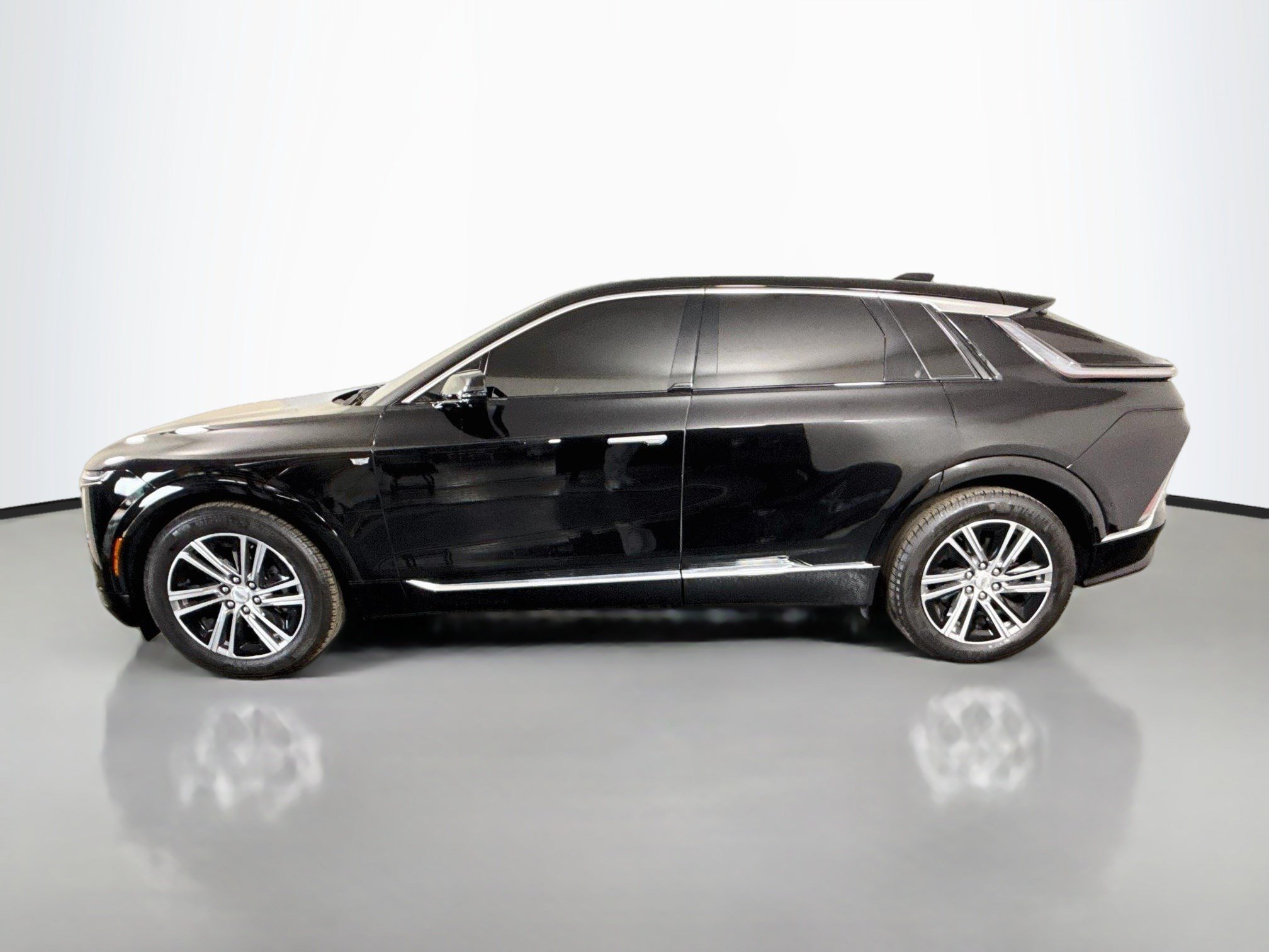 Used 2023 Cadillac Lyriq AWD image 6