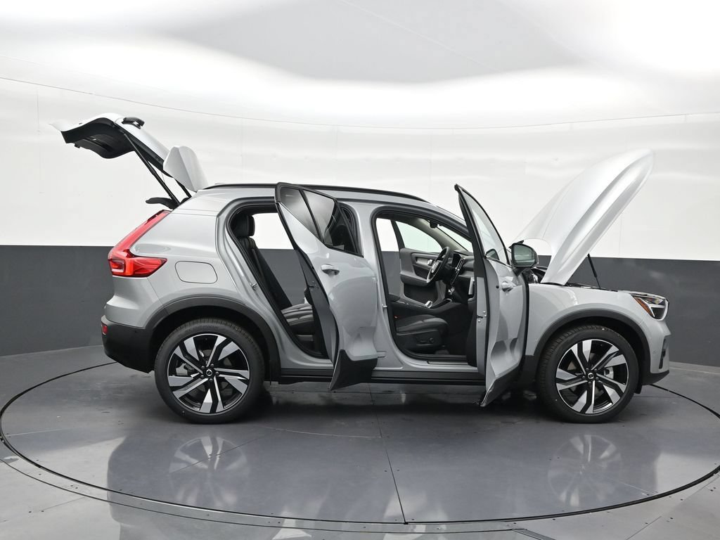 New 2026 Volvo XC40 B5 Plus AWD/4WD image 30
